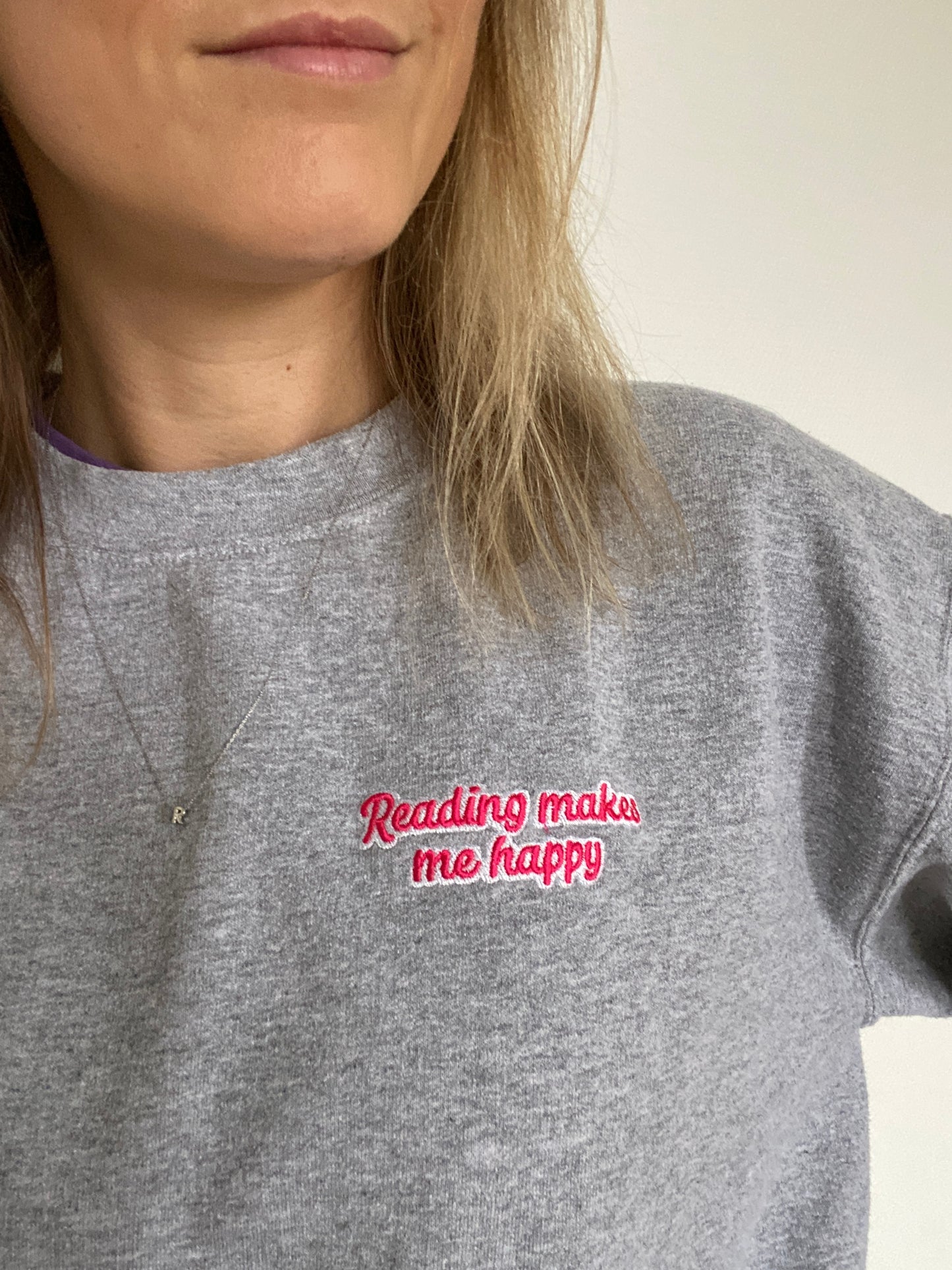 READING MAKES ME HAPPY - Embroidered Unisex Sweatshirt
